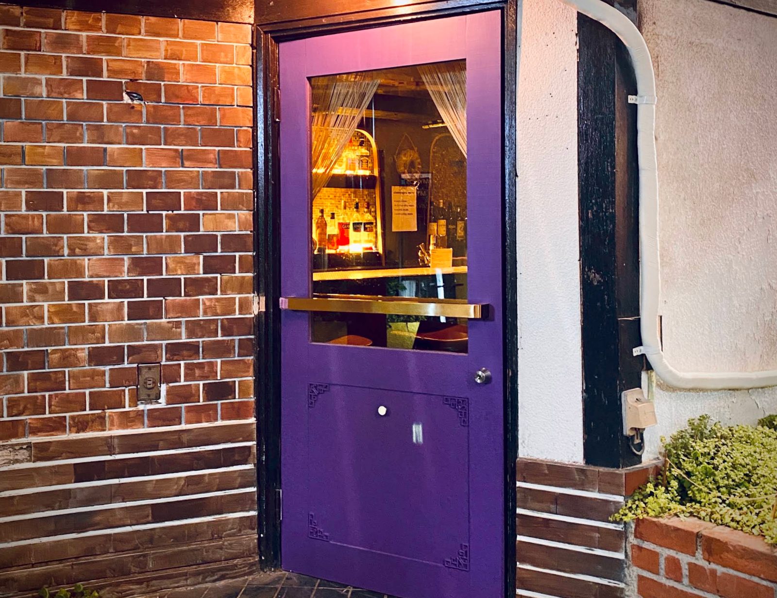 PURPLE DOOR 店内写真